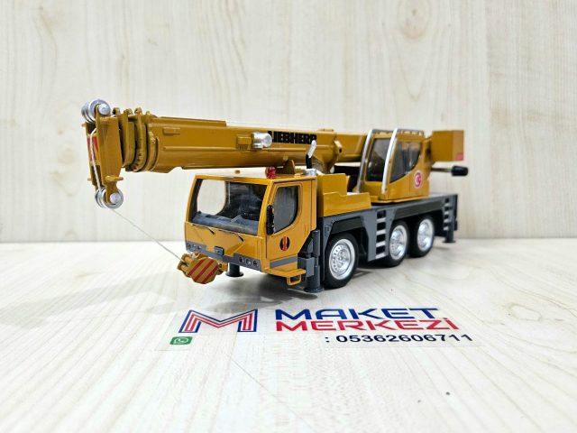 1/50 HYTRUCK MOBİL VİNÇ MAKETİ (LIEBHERR LTM1050)