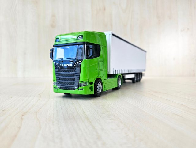 1/50 yeşil SCANIA 770S TENTE DORSELİ TIR MAKETİ