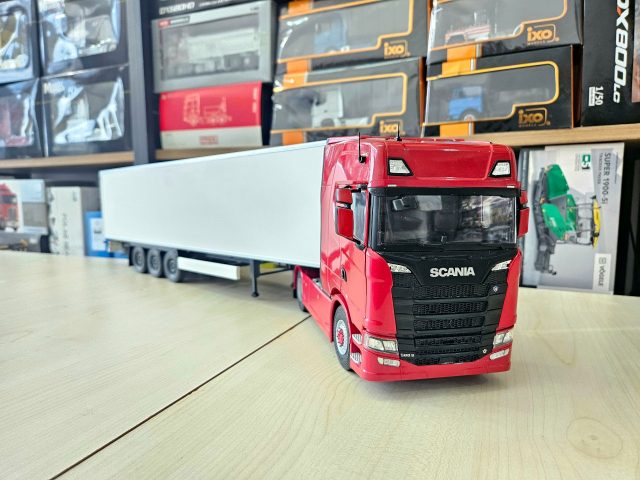 1/24 KIRMIZI SCANIA 580S FRIGO DORSELİ TIR MAKETİ