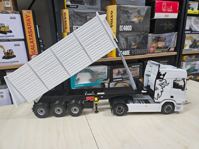 1/18 ÖZEL YAPIM DAMPER DORSE MAKETİ 