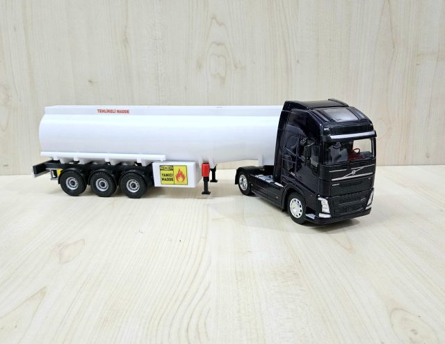 1/32 WELLY LACİVERT VOLVO FH4 TANKER DORSELİ TIR