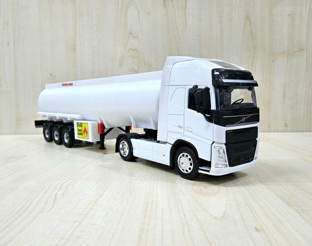 1/32 WELLY BEYAZ VOLVO FH4 TANKER DORSELİ TIR