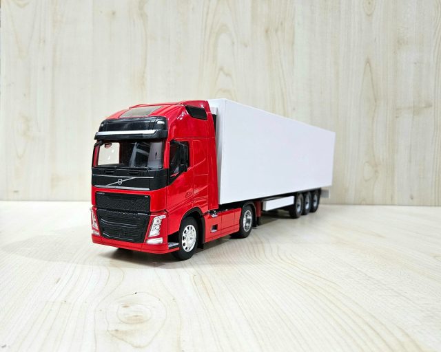 1/32 WELLY KIRMIZI VOLVO FH4 FRIGO DORSELİ TIR MAKETİ