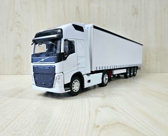 1/32 WELLY BEYAZ VOLVO FH4 TENTE DORSELİ TIR MAKETİ