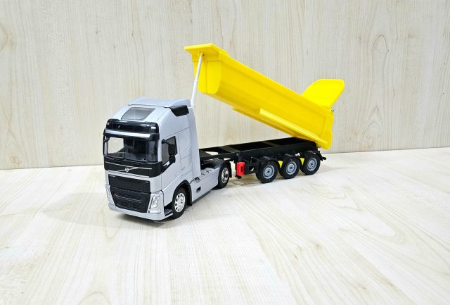 1/32 WELLY GRİ VOLVO FH4 DAMPERLİ TIR MAKETİ