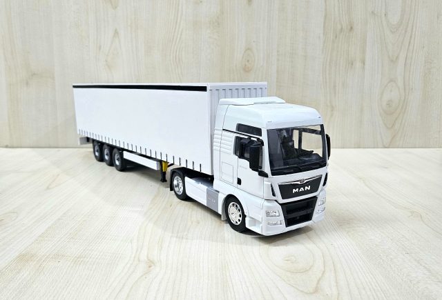 1/32 WELLY MAN TGX TENTE DORSELİ TIR MAKETİ