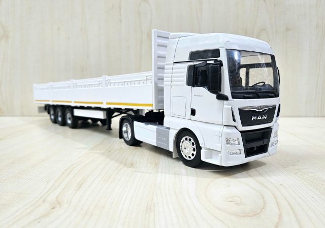 1/32 WELLY MAN TGX SAL DORSELİ TIR MAKETİ