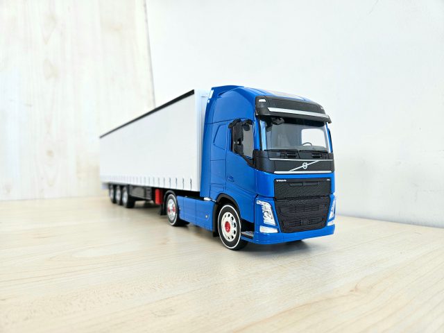 1/32 WELLY MAVİ VOLVO FH4 TENTE DORSELİ TIR MAKETİ