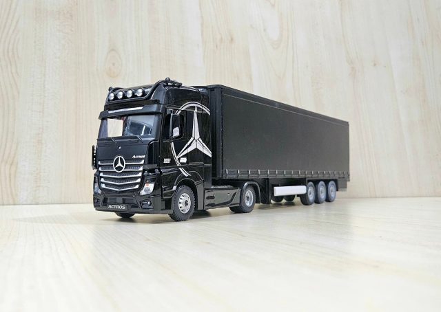 1/36 SİYAH MERCEDES ACTROS 1851 TENTE DORSELİ TIR MAKETİ
