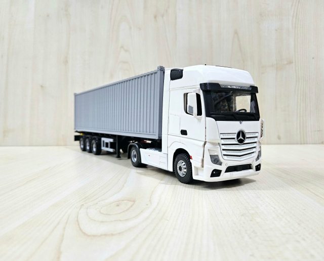 1/36 BEYAZ MERCEDES ACTROS 1851 KONTEYNER DORSELİ TIR MAKETİ