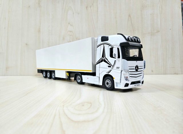 1/36 BEYAZ MERCEDES ACTROS 1851 FRIGO DORSELİ TIR MAKETİ