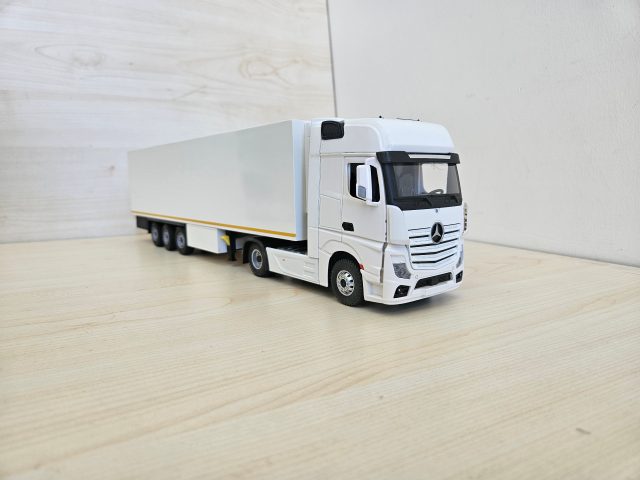 1/36 BEYAZ MERCEDES ACTROS 1851 FRIGO DORSELİ TIR MAKETİ