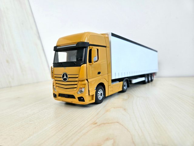 1/36 AÇIK KAHVE MERCEDES ACTROS 1851 TENTE DORSELİ TIR MAKETİ