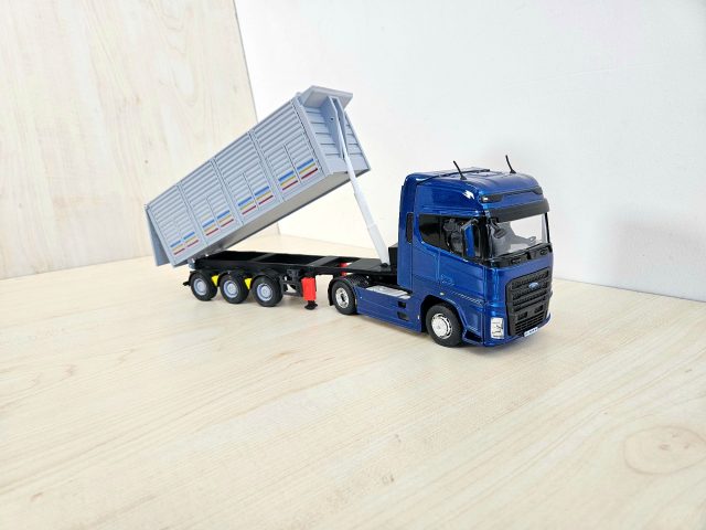 1/36 FORD F-MAX KAPAKLI DAMPER DORSELİ TIR MAKETİ