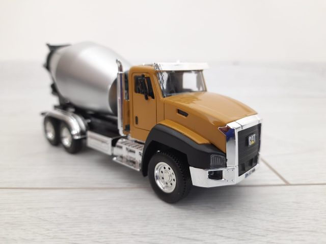 1/50 CAT BETON MİKSERİ MAKETİ (turuncu)