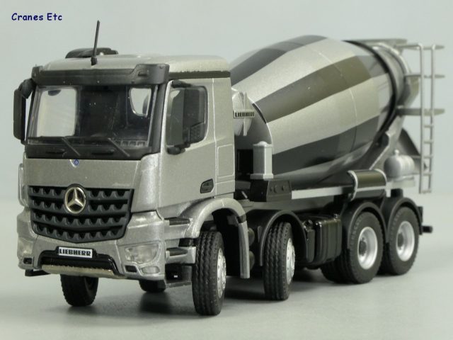 1/50 Gri MERCEDES AROCS 8X4 LIEBHERR BETON MİKSERİ MAKETİ