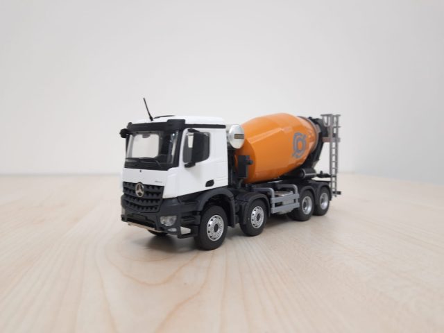 1/50 MERCEDES AROCS 8X4 CİFA BETON MİKSERİ MAKETİ