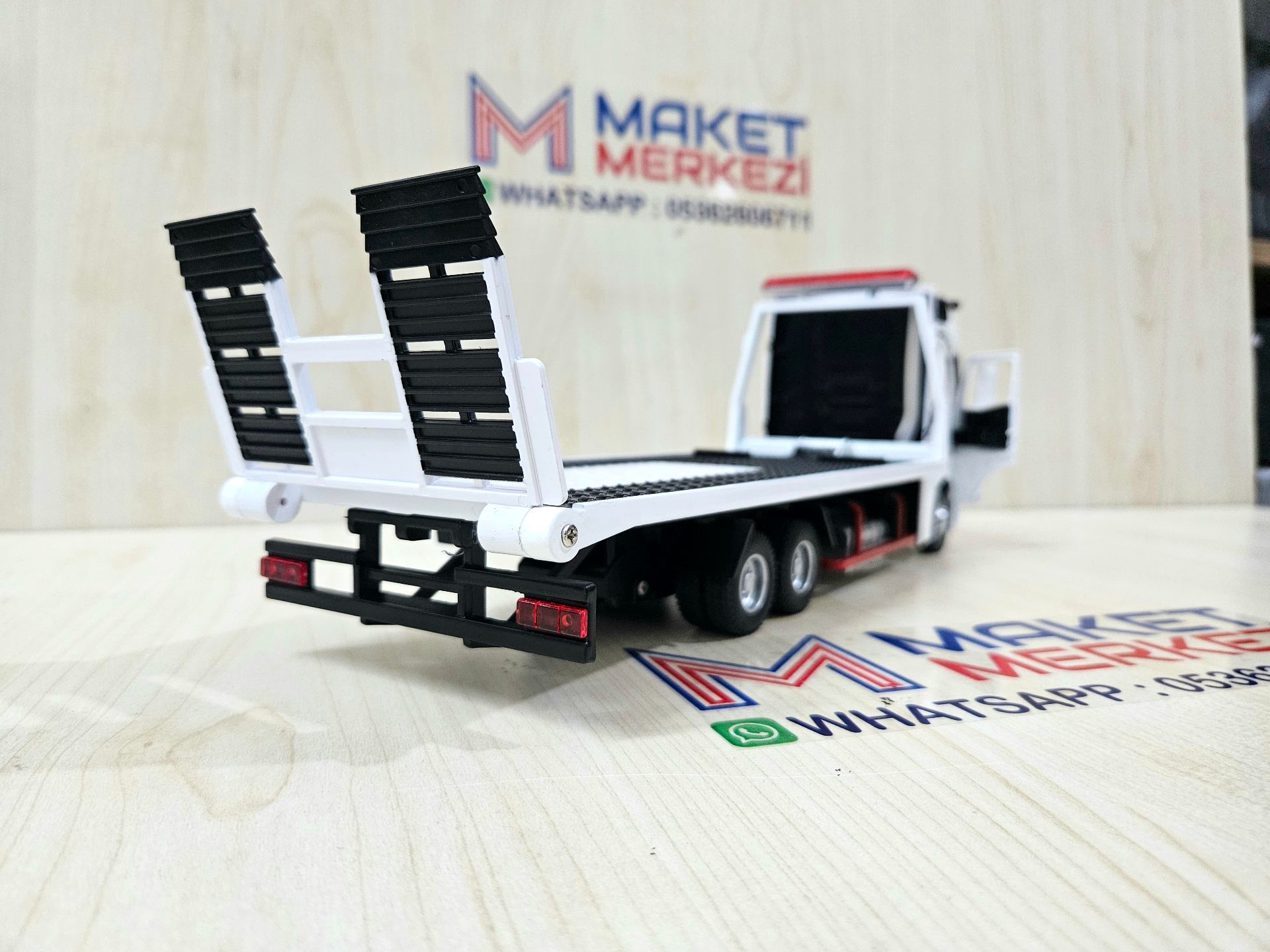 1/36 MERCEDES ACTROS 1851 MP4 oto kurtarıcı çekici maketi