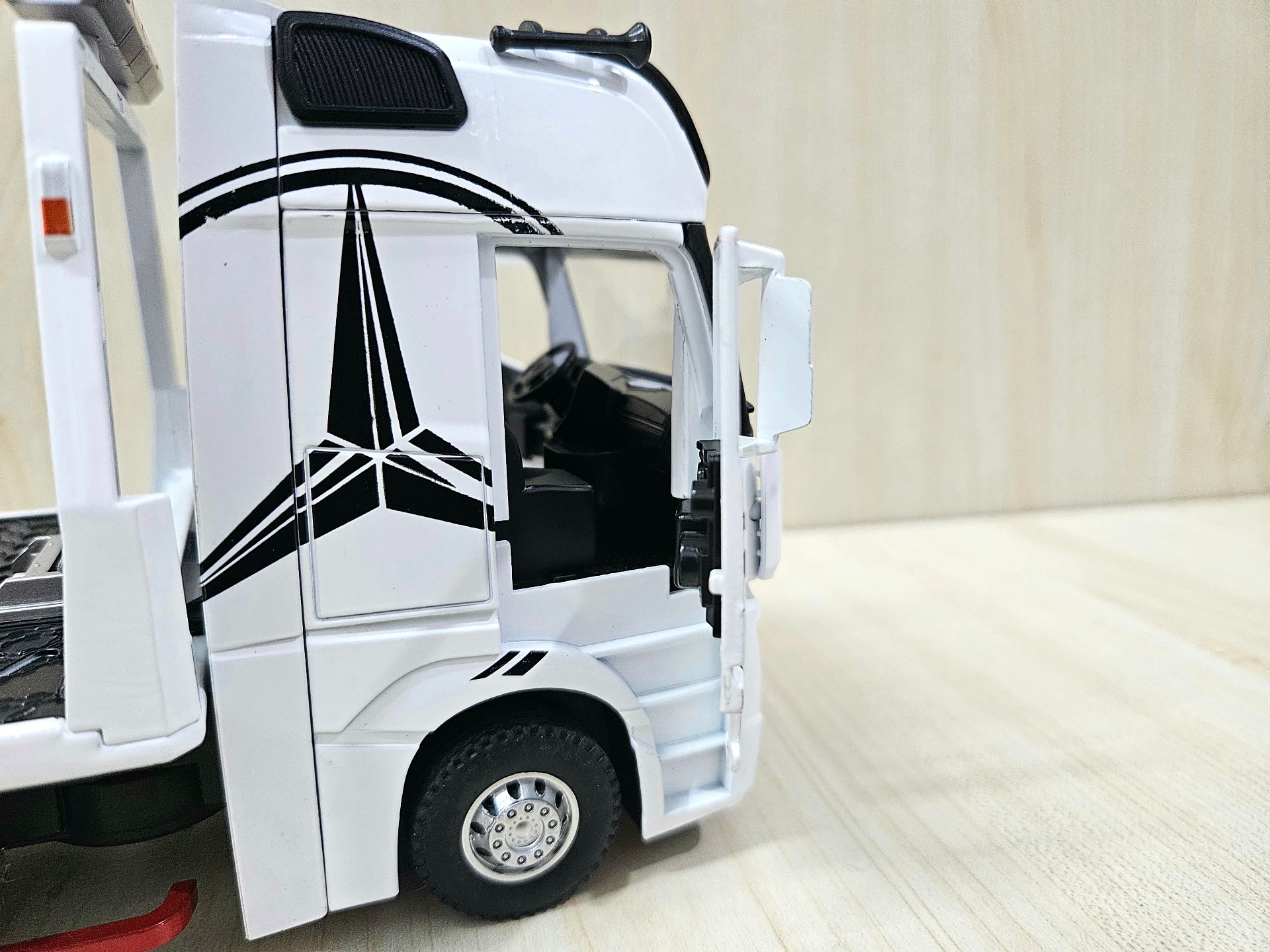 1/36 MERCEDES ACTROS 1851 MP4 oto kurtarıcı çekici maketi