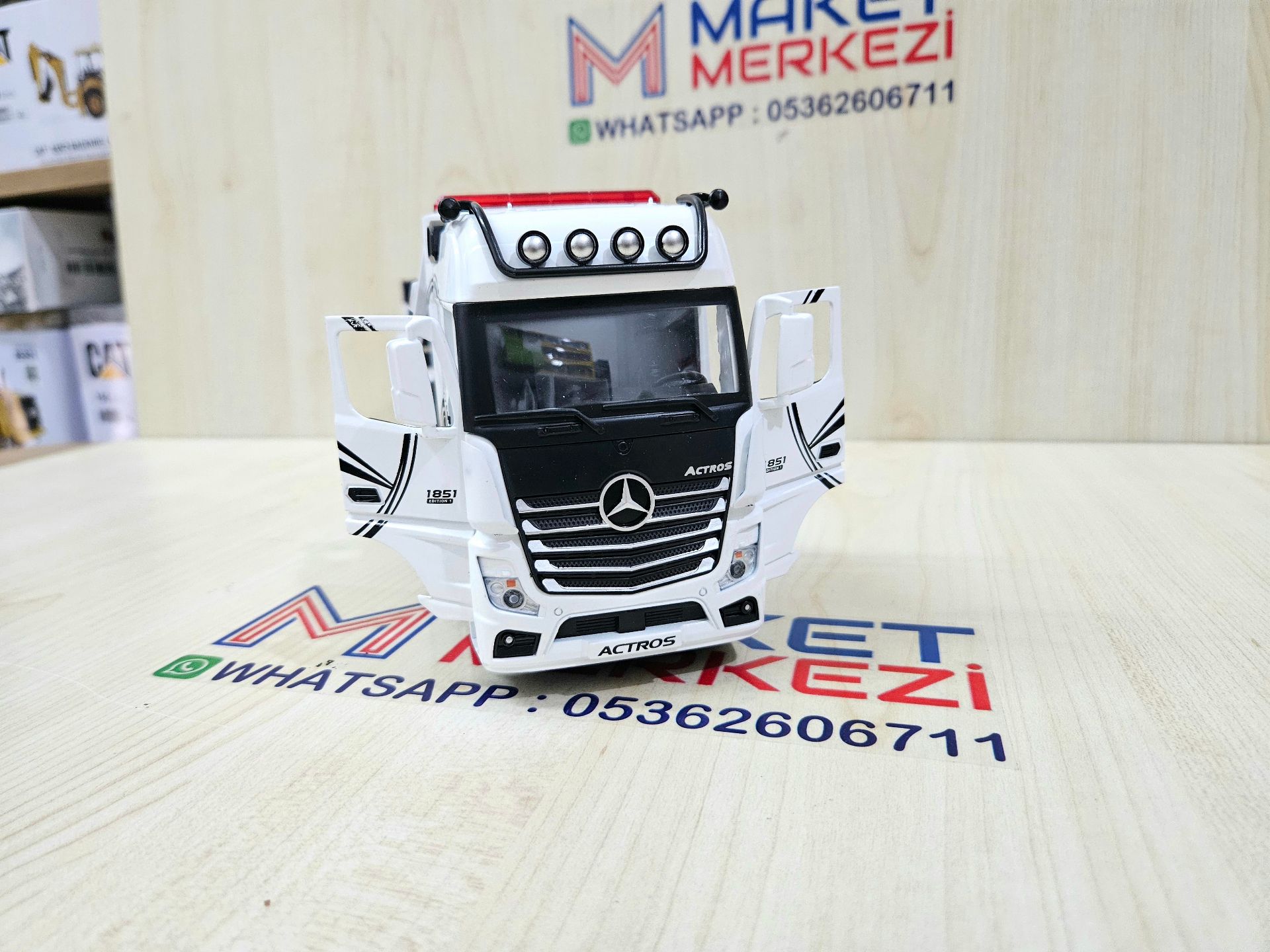 1/36 MERCEDES ACTROS 1851 MP4 oto kurtarıcı çekici maketi
