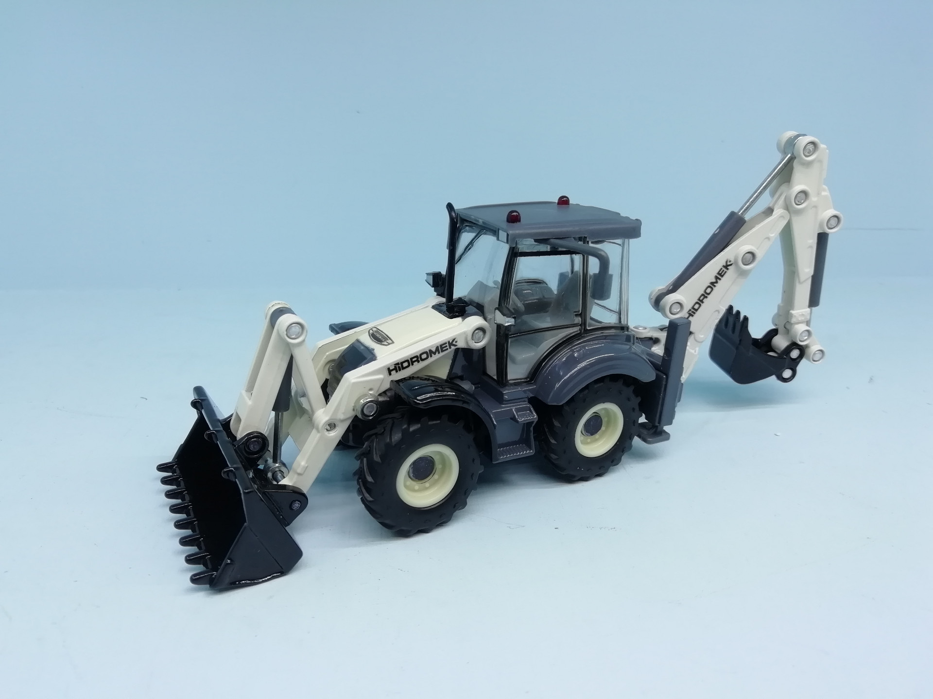 1/50 4X4 BEKOLODER JCB MAKETİ