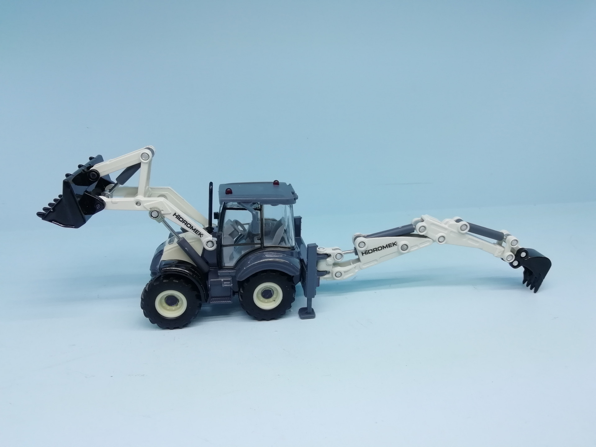 1/50 4X4 BEKOLODER JCB MAKETİ