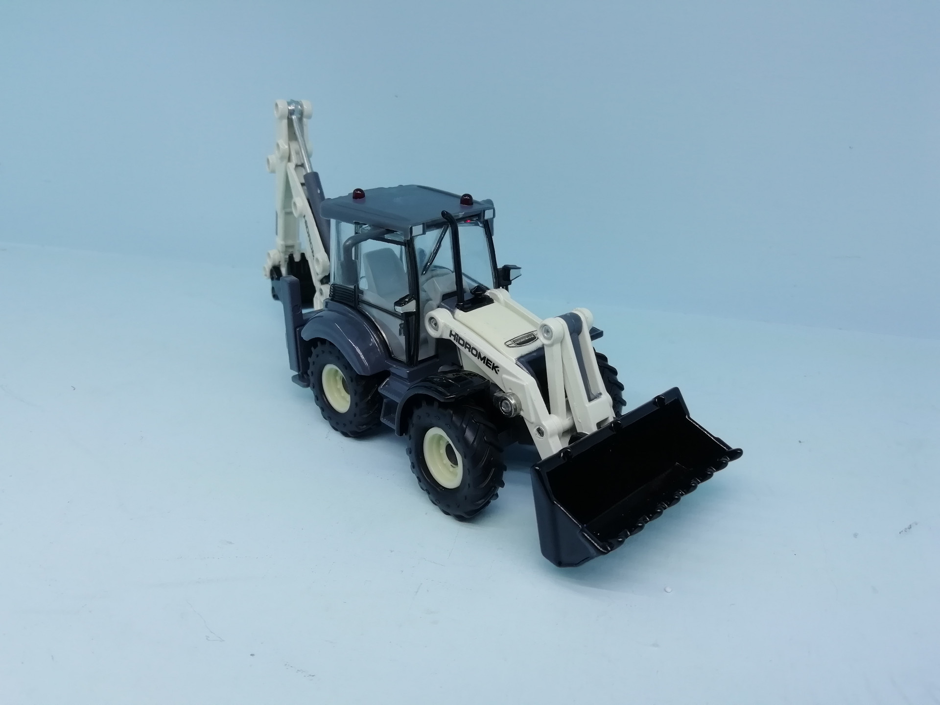 1/50 4X4 BEKOLODER JCB MAKETİ