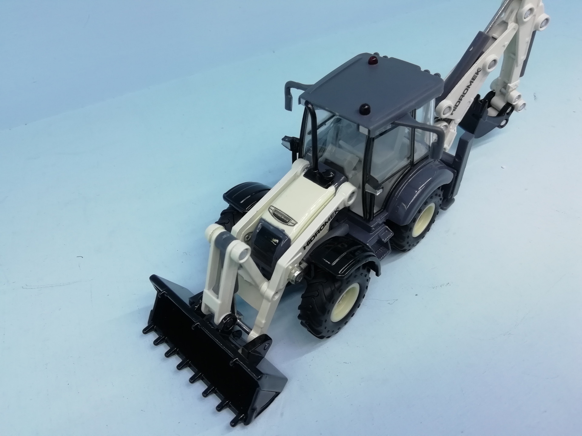 1/50 4X4 BEKOLODER JCB MAKETİ