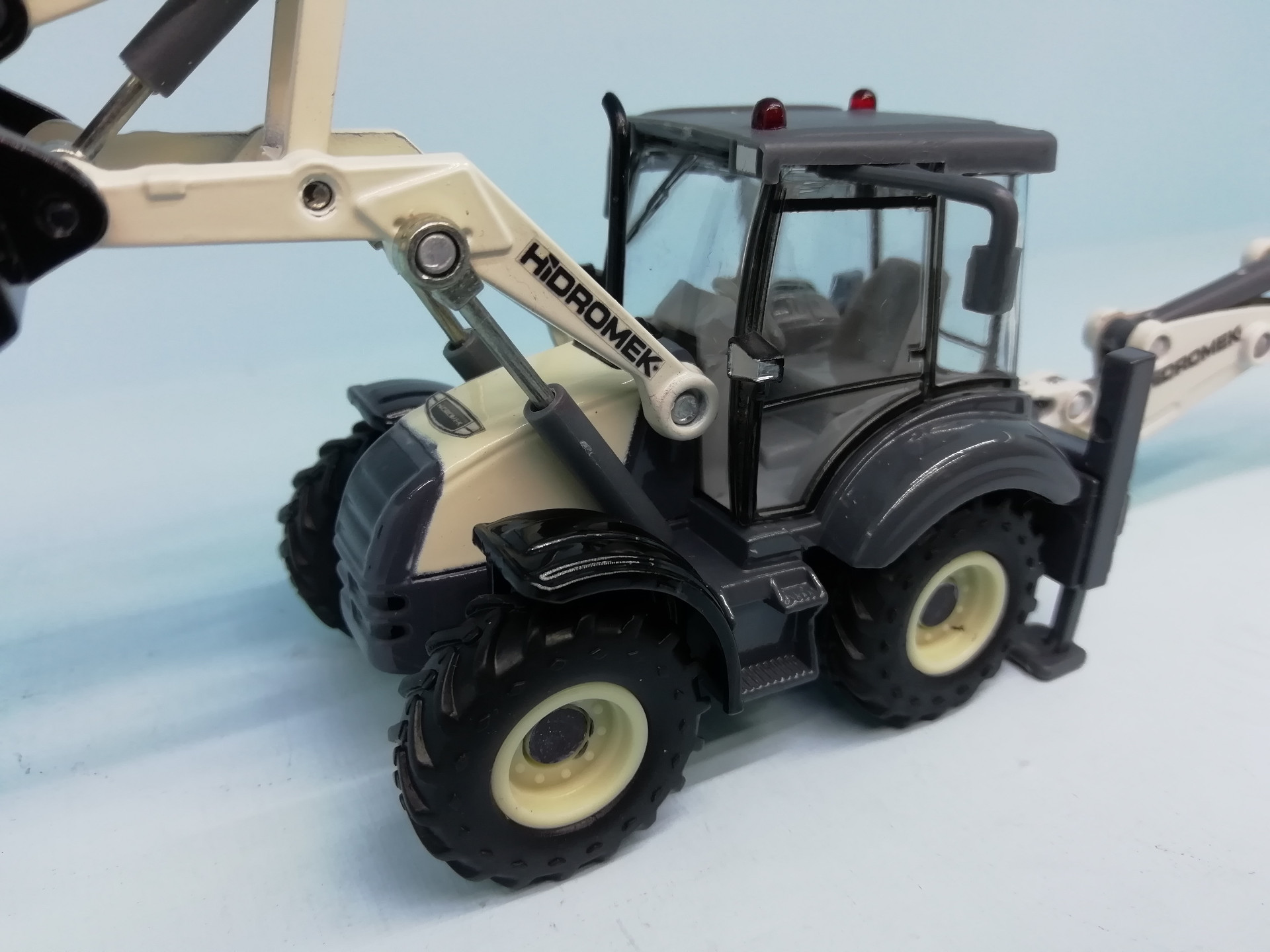 1/50 4X4 BEKOLODER JCB MAKETİ