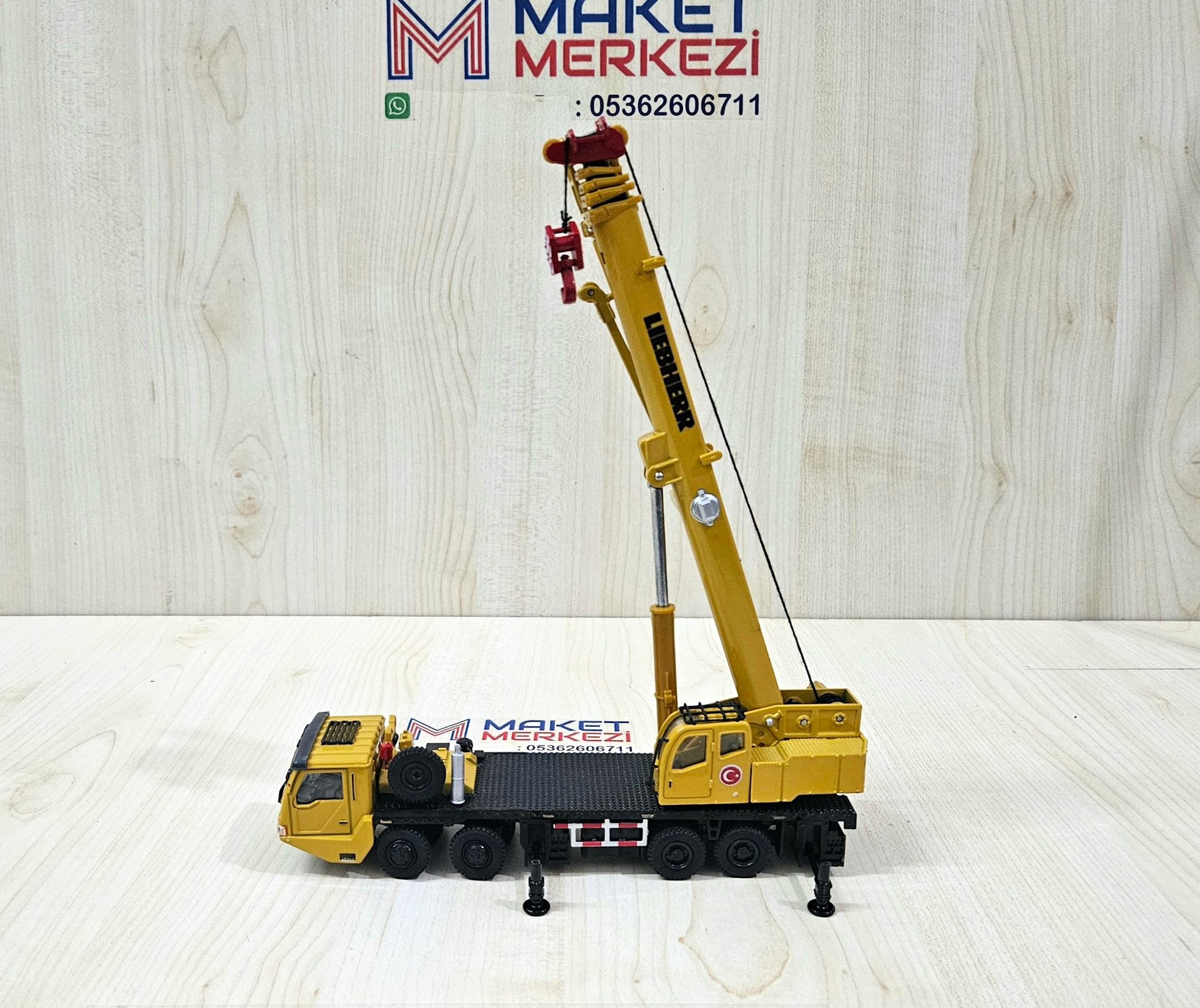 1/55 ölçek "LİEBHERR LT 1050" logolu vinç maketi