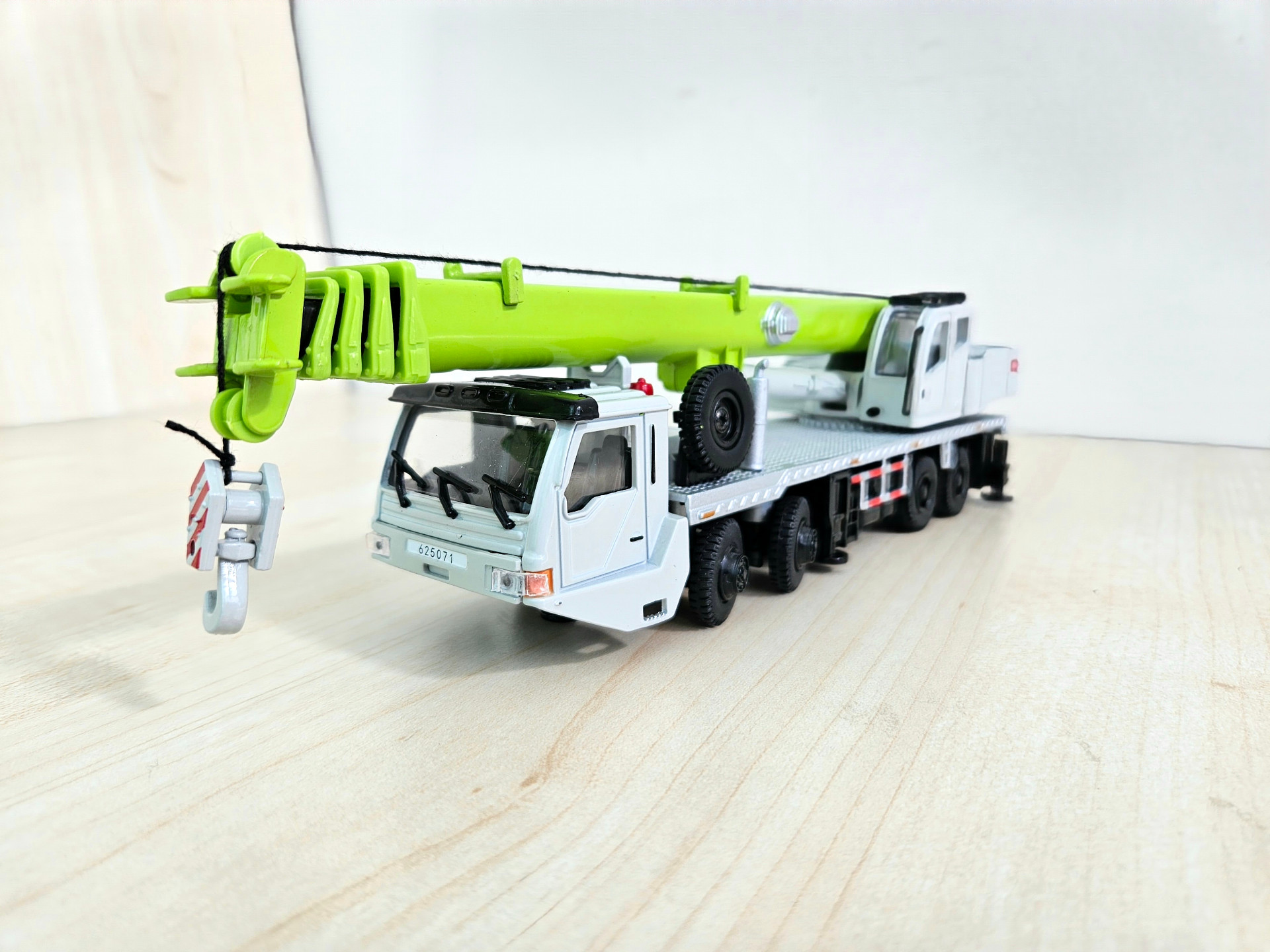 1/55 ölçek "LİEBHERR LT 1050" logolu vinç maketi * GRİ-YEŞİL
