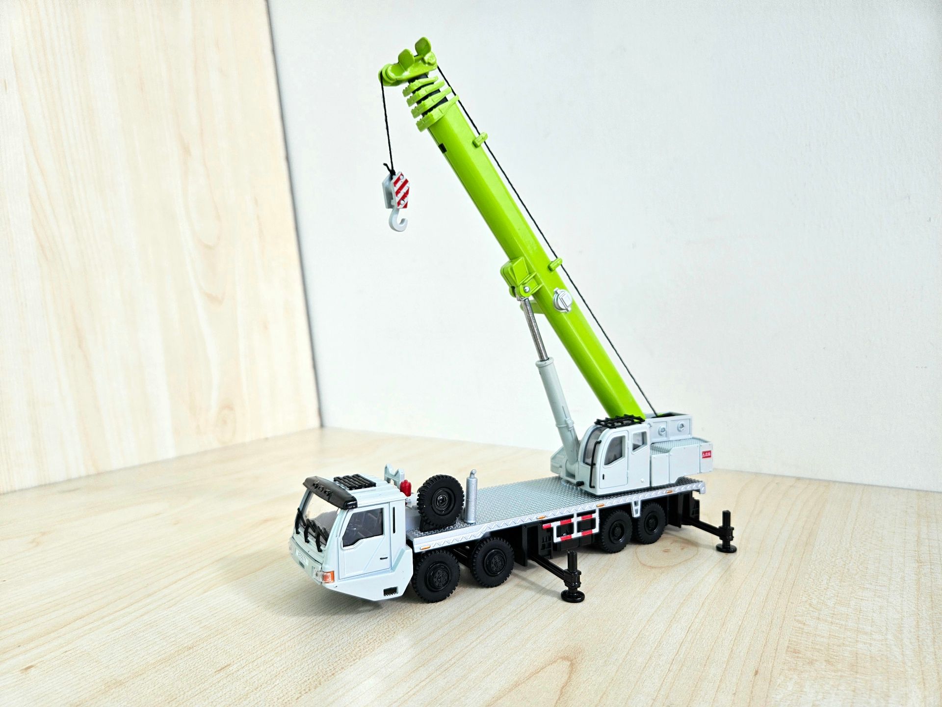 1/55 ölçek "LİEBHERR LT 1050" logolu vinç maketi * GRİ-YEŞİL