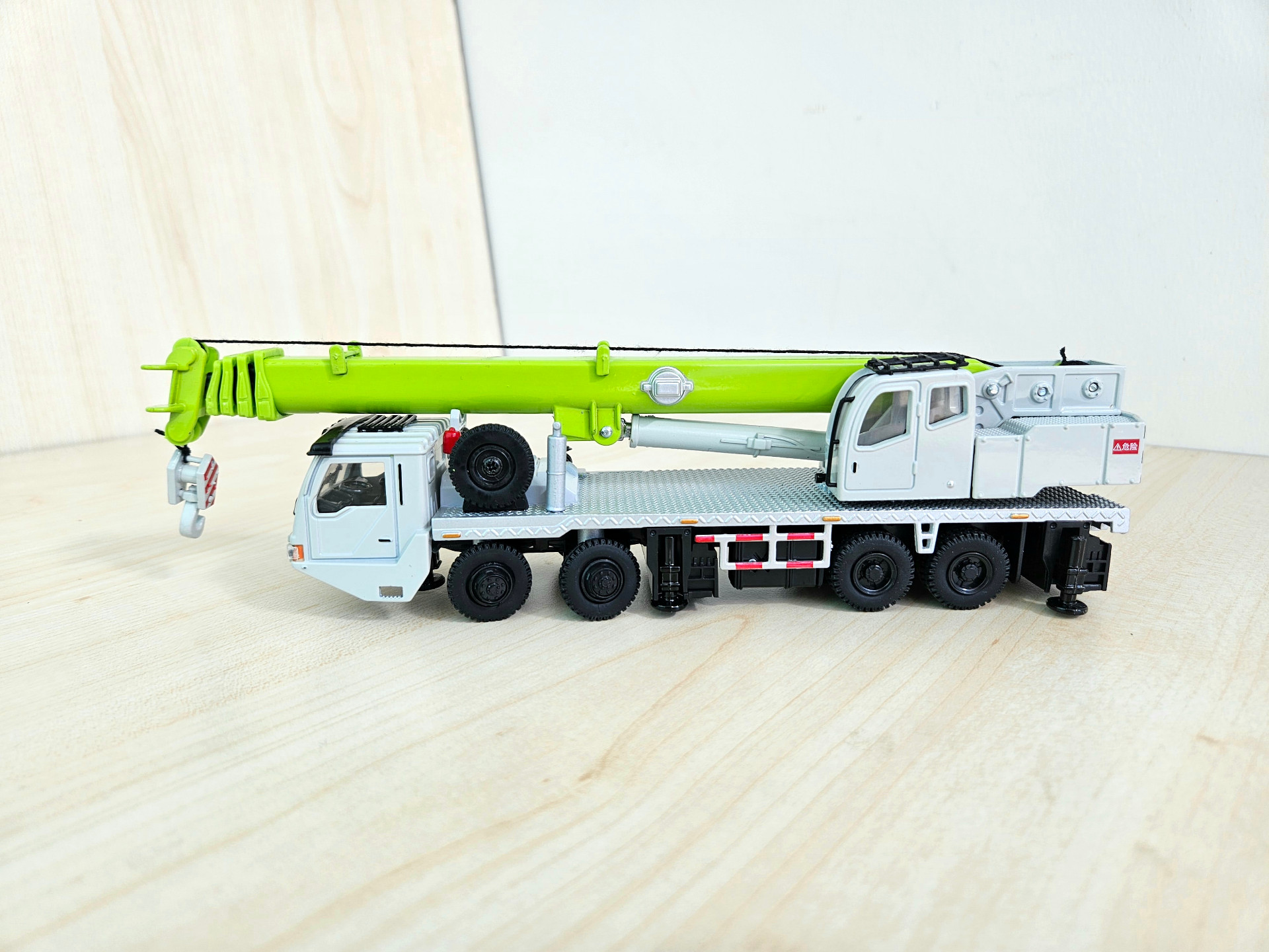 1/55 ölçek "LİEBHERR LT 1050" logolu vinç maketi * GRİ-YEŞİL