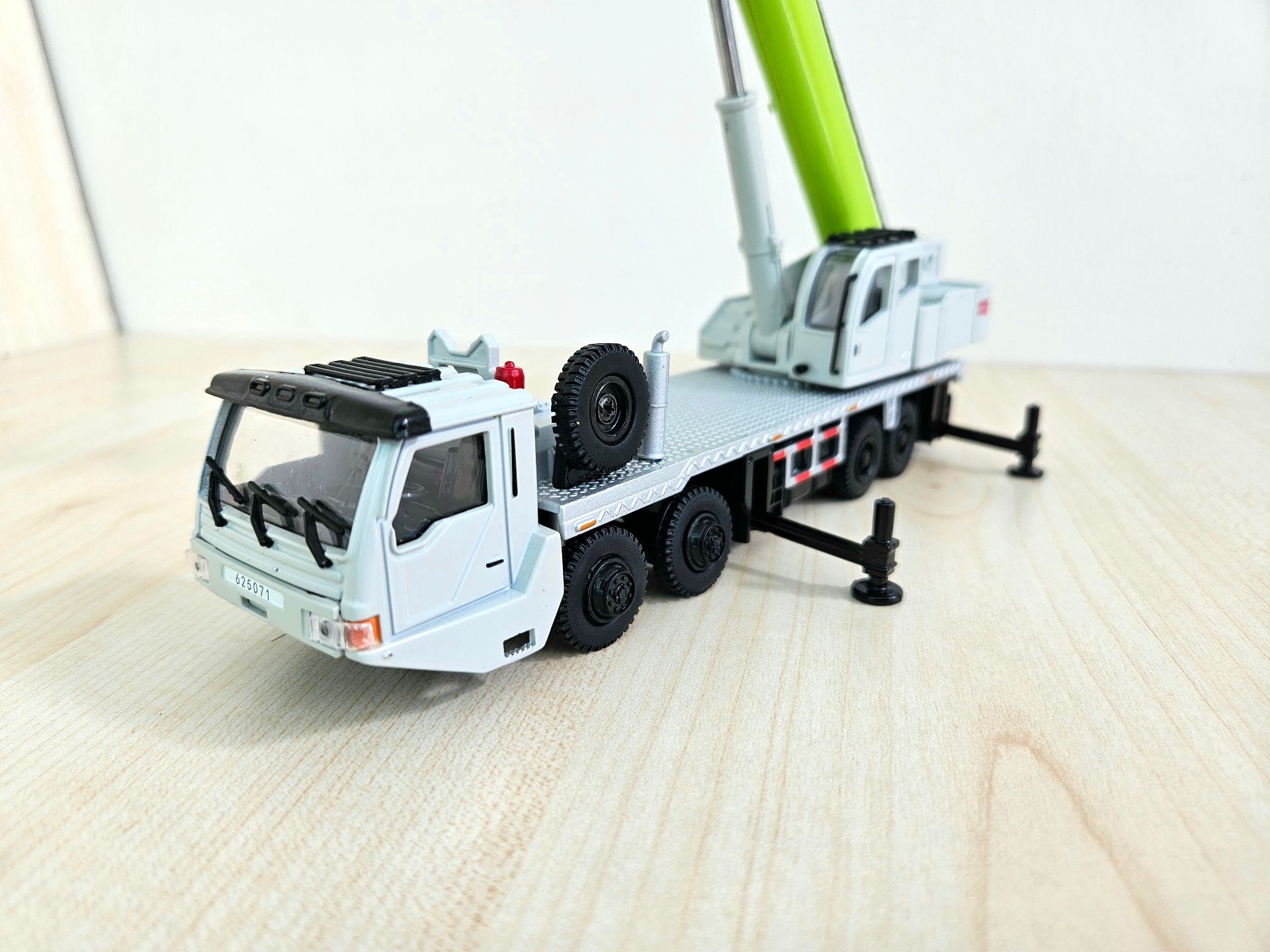 1/55 ölçek "LİEBHERR LT 1050" logolu vinç maketi * GRİ-YEŞİL