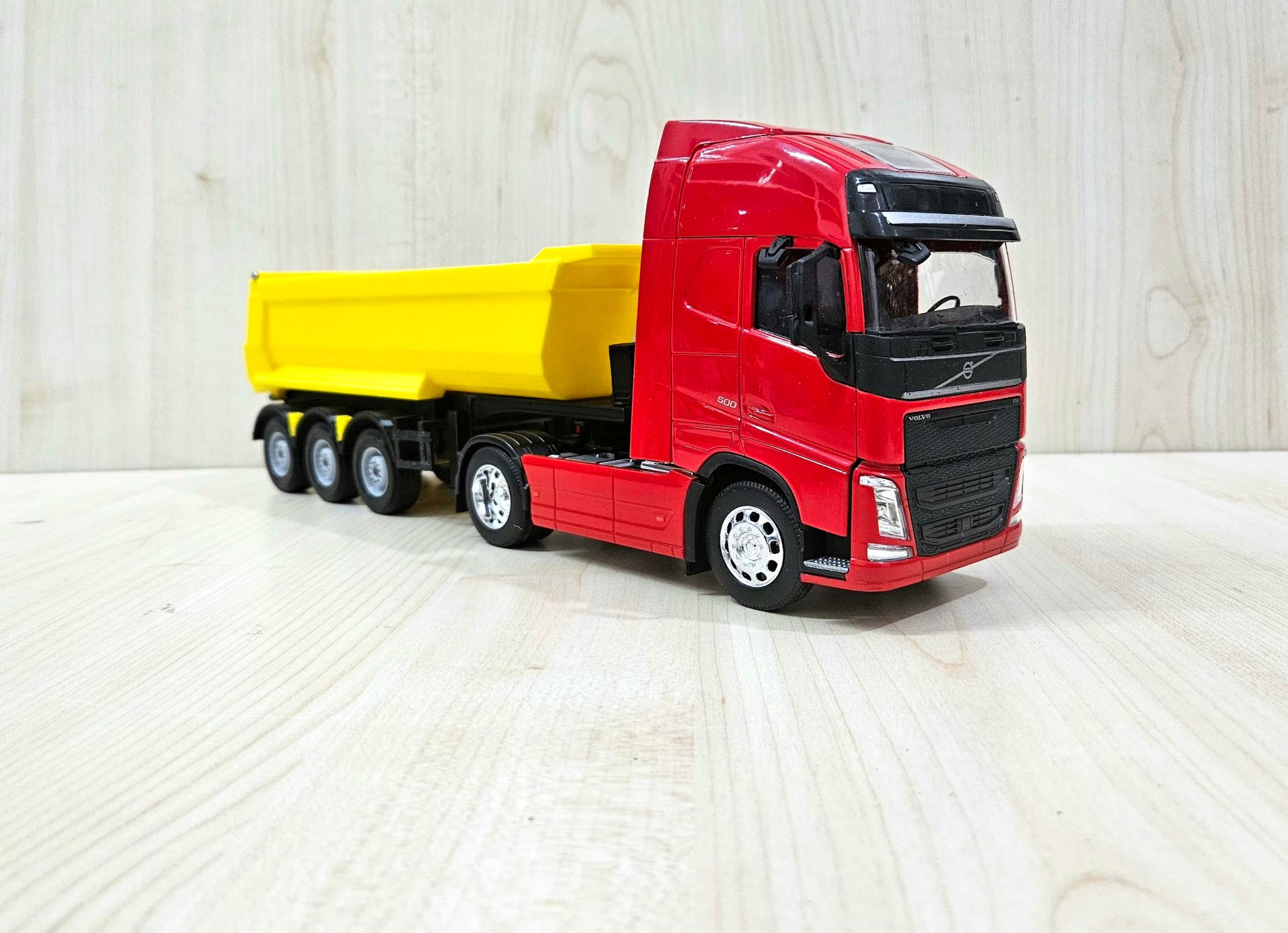 1/32 WELLY KIRMIZI VOLVO FH4 DAMPERLİ TIR MAKETİ