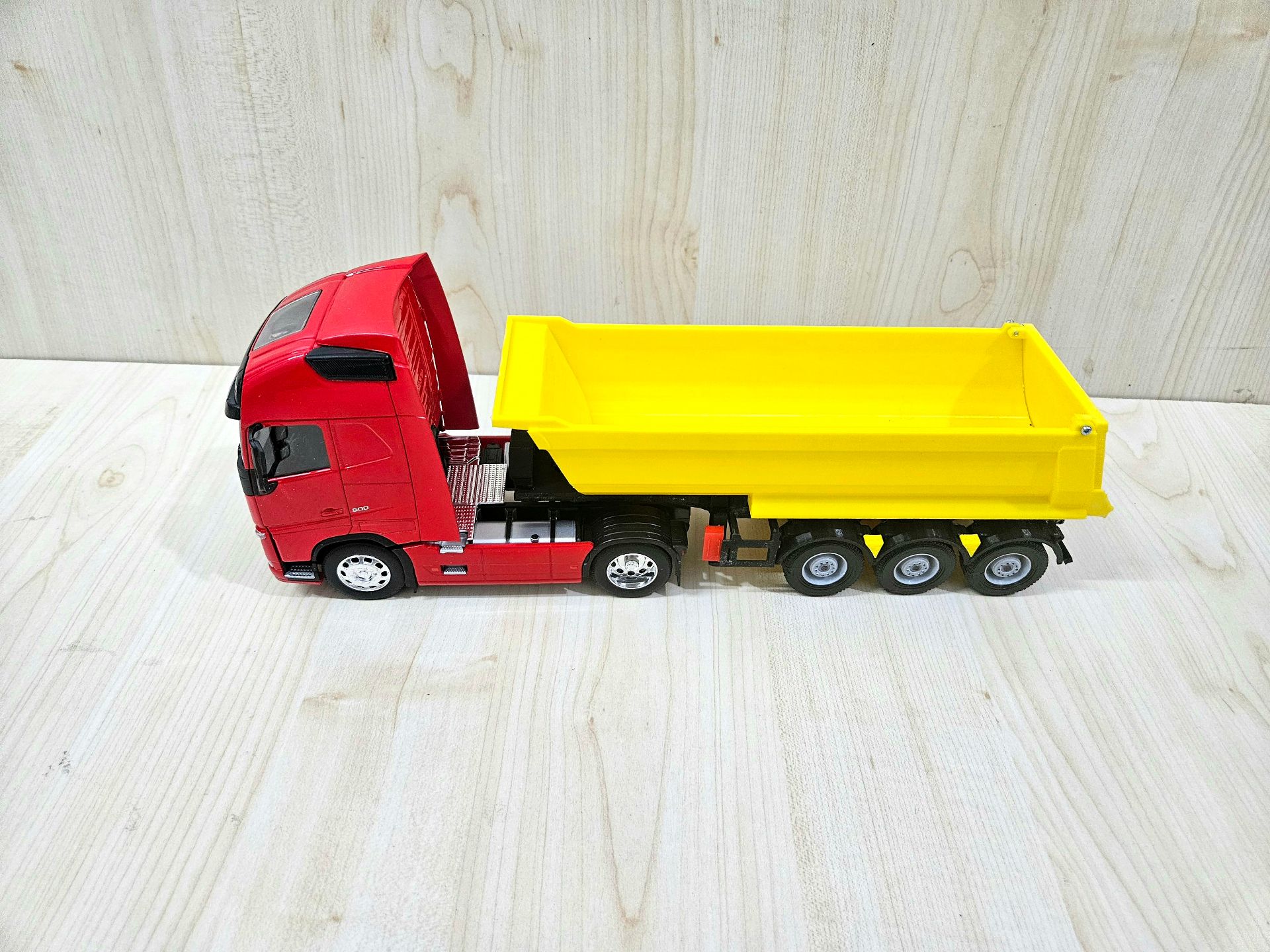 1/32 WELLY KIRMIZI VOLVO FH4 DAMPERLİ TIR MAKETİ