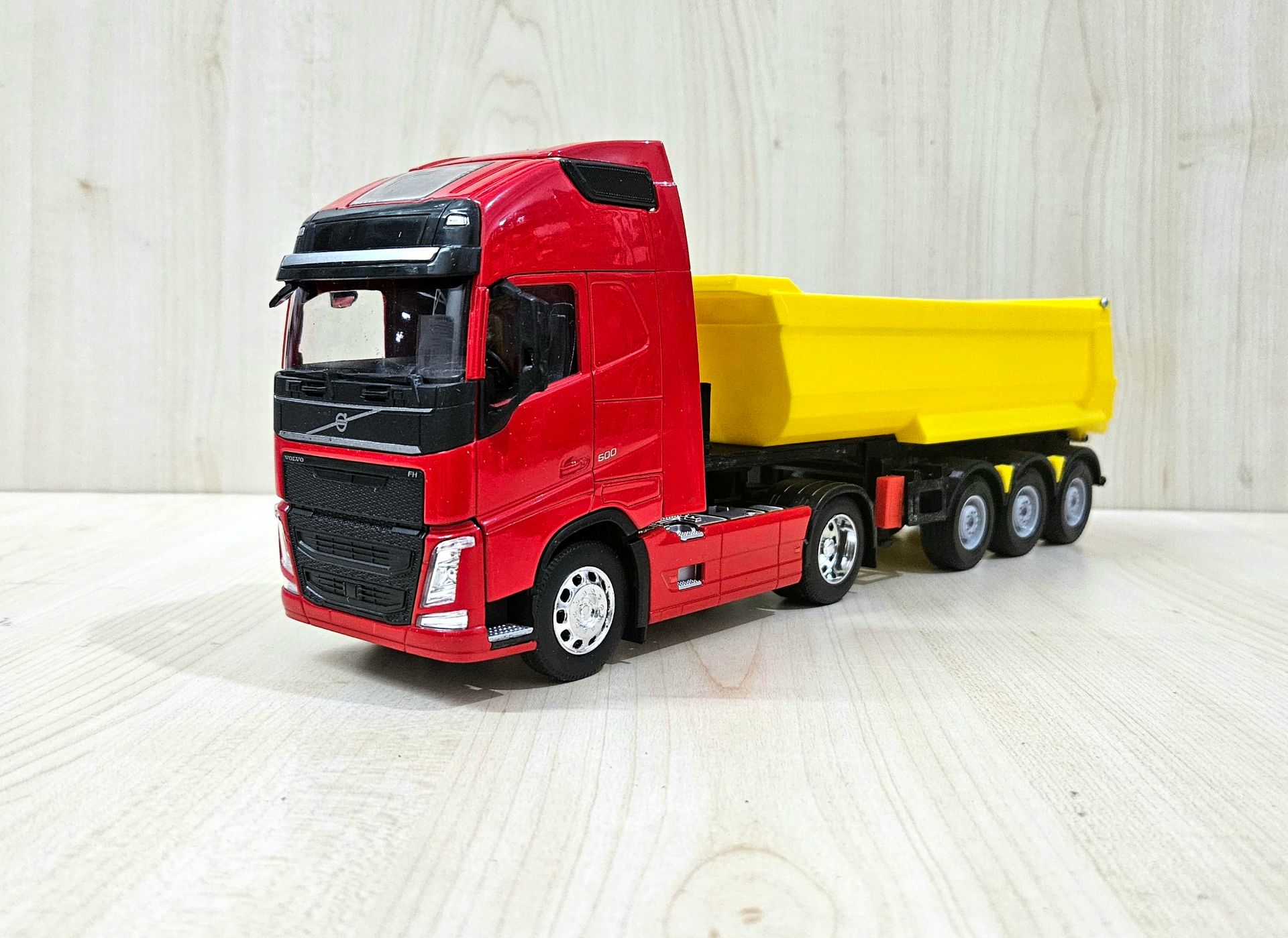 1/32 WELLY KIRMIZI VOLVO FH4 DAMPERLİ TIR MAKETİ
