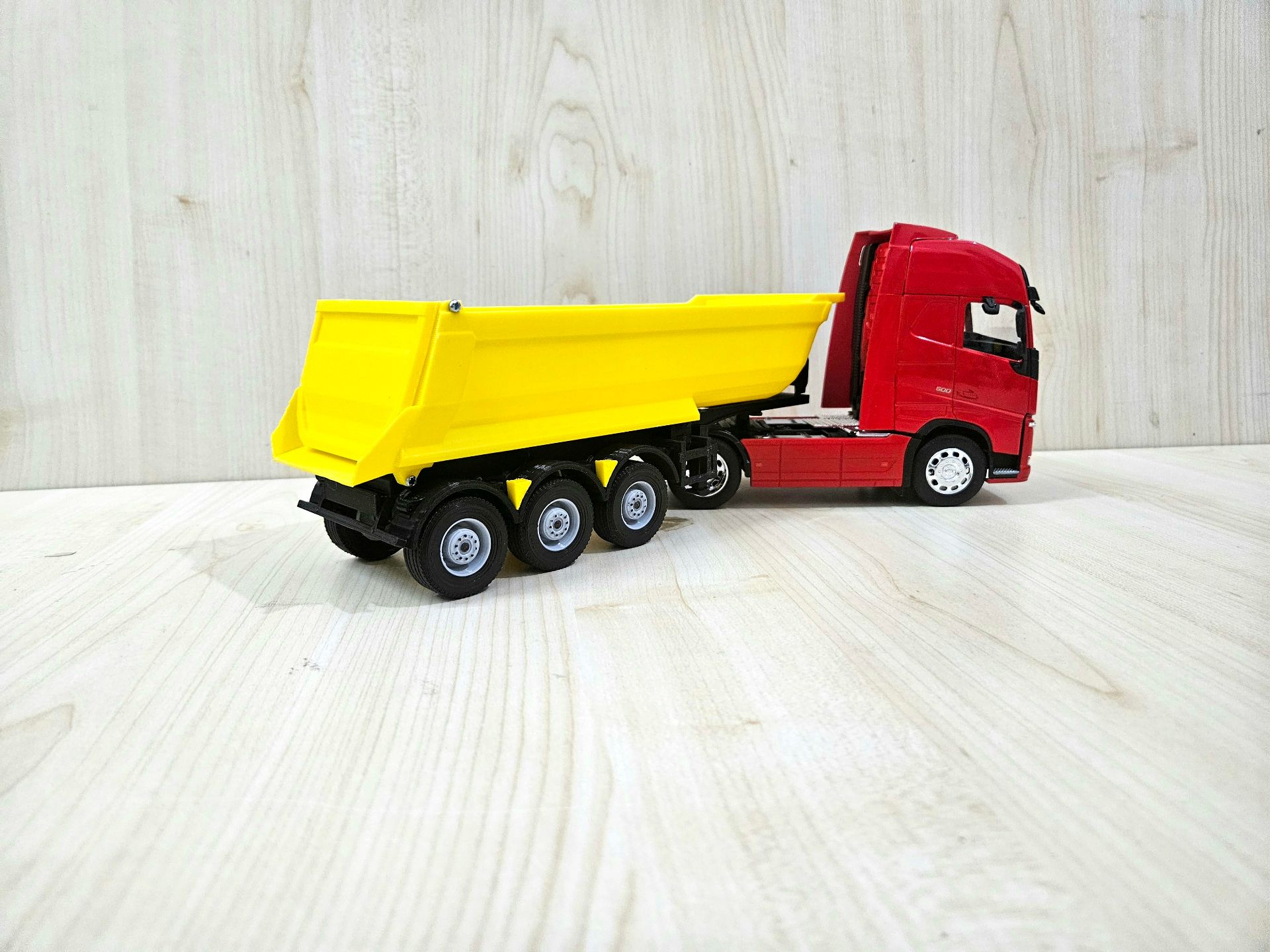 1/32 WELLY KIRMIZI VOLVO FH4 DAMPERLİ TIR MAKETİ