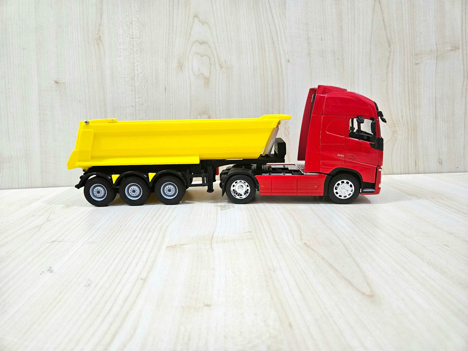 1/32 WELLY KIRMIZI VOLVO FH4 DAMPERLİ TIR MAKETİ