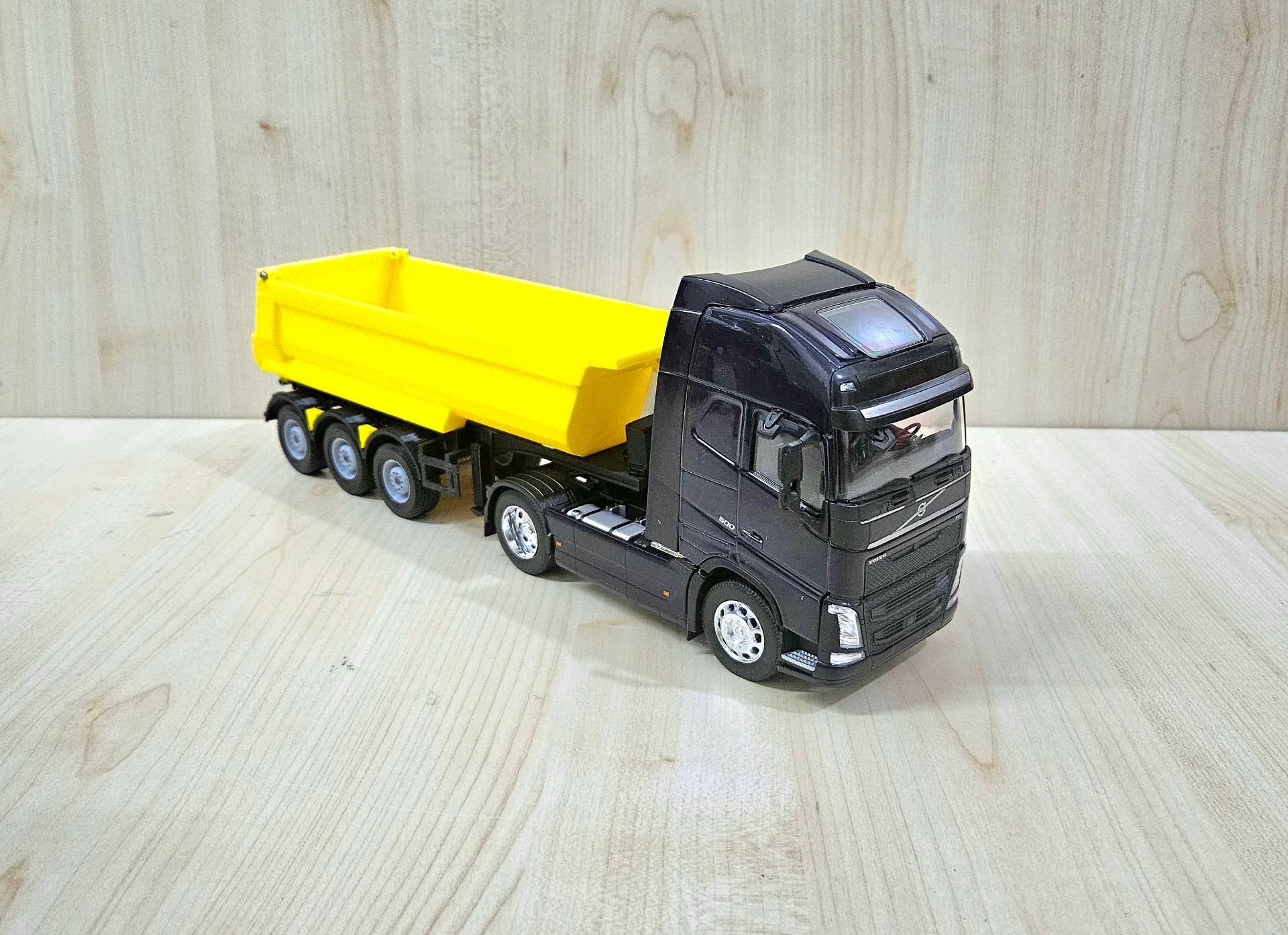 1/32 WELLY LACİVERT VOLVO FH4 DAMPERLİ TIR MAKETİ 