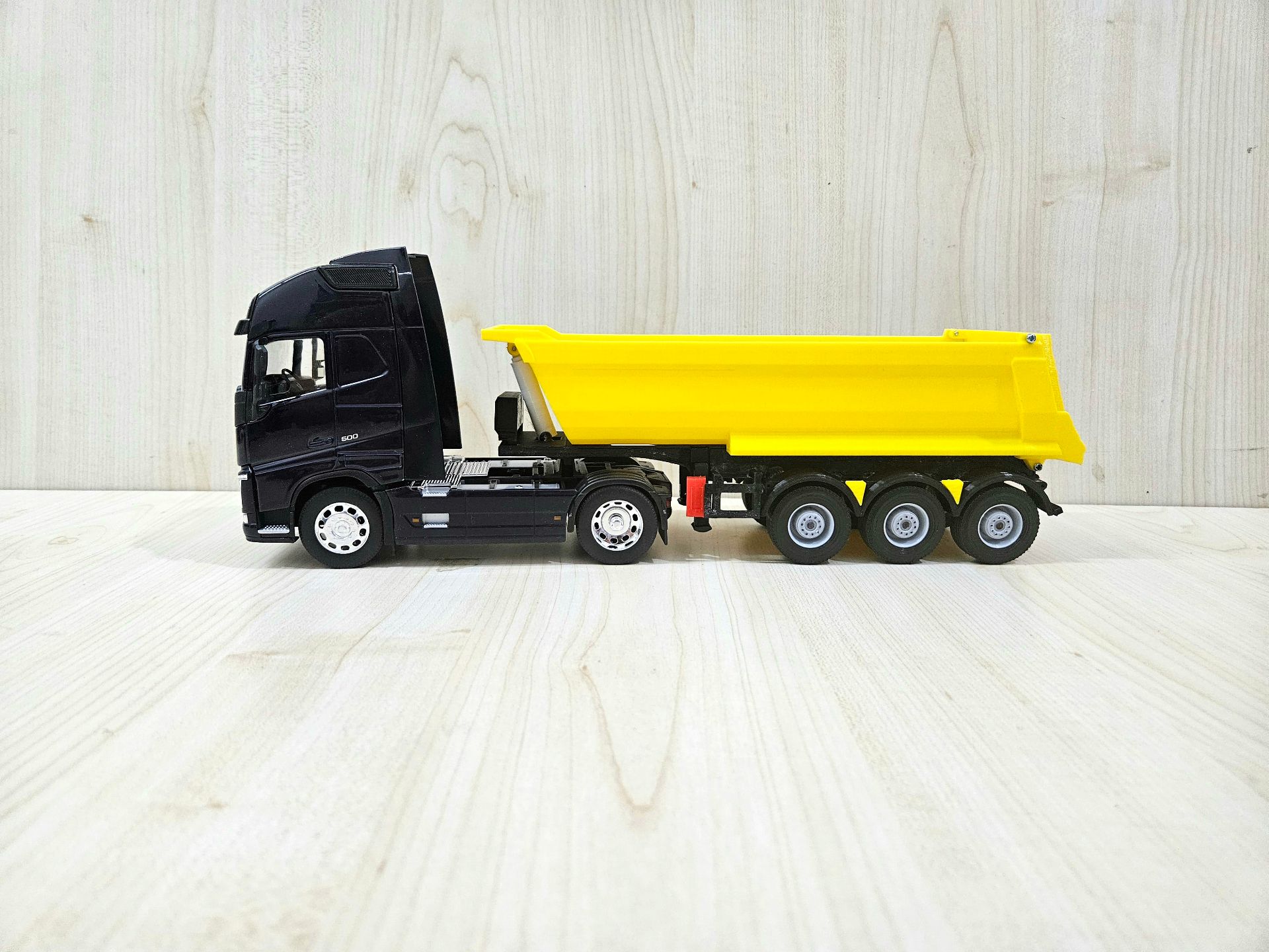 1/32 WELLY LACİVERT VOLVO FH4 DAMPERLİ TIR MAKETİ 