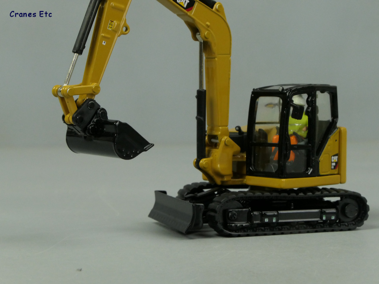 1/50 CAT 308 CR MİNİ EKSKAVATÖR MAKETİ DM85596