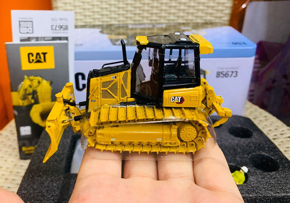 1/50 CAT D3 DOZER MAKETİ DM85673