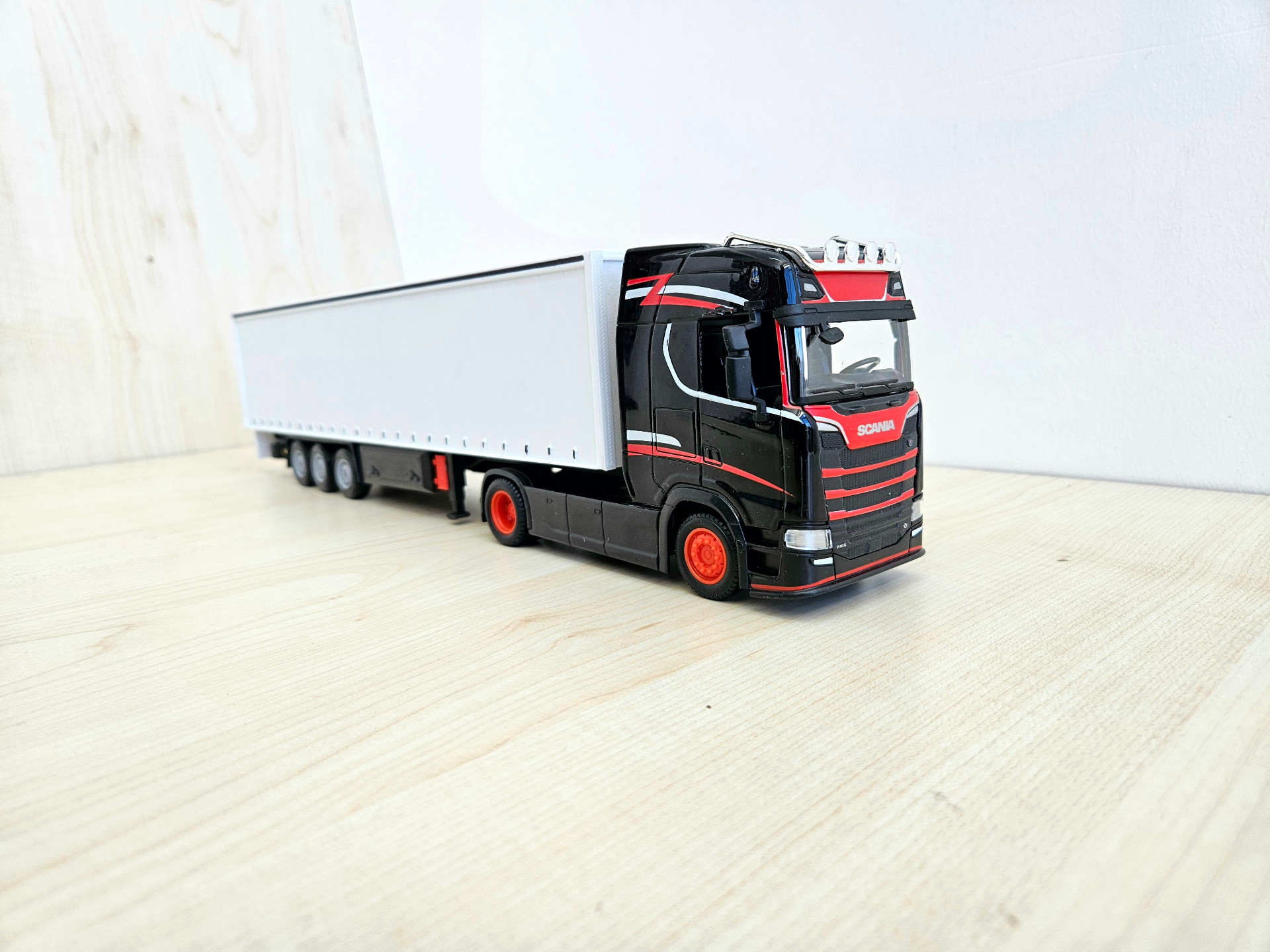 1/43 SİYAH SCANIA 770S TENTE DORSELİ TIR MAKETİ