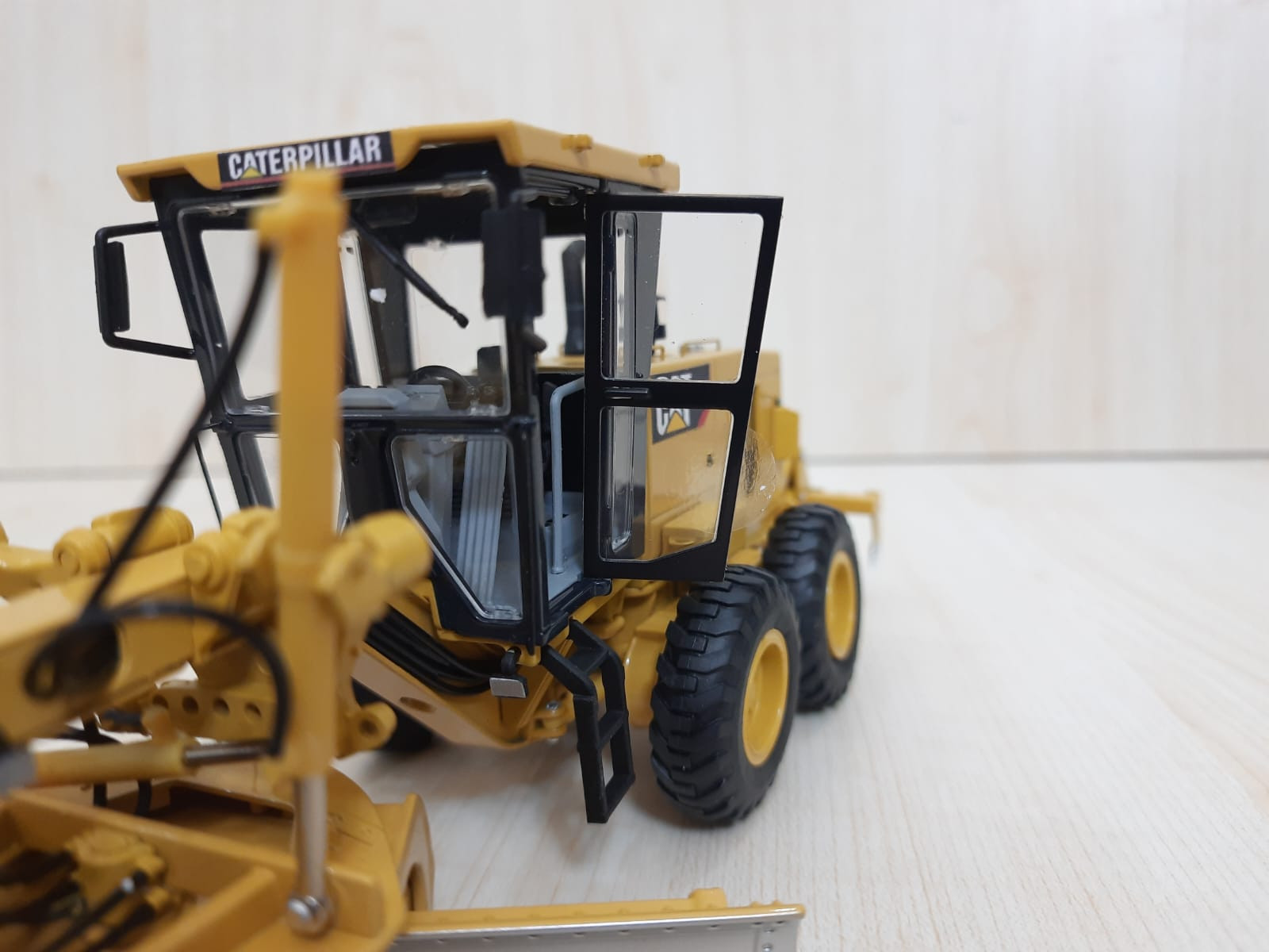 1/35 "CAT 140H LOGOLU" GREYDER MAKETİ