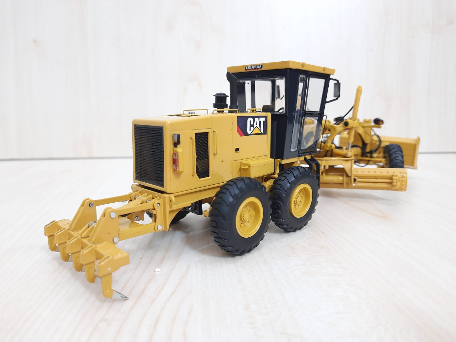 1/35 "CAT 140H LOGOLU" GREYDER MAKETİ