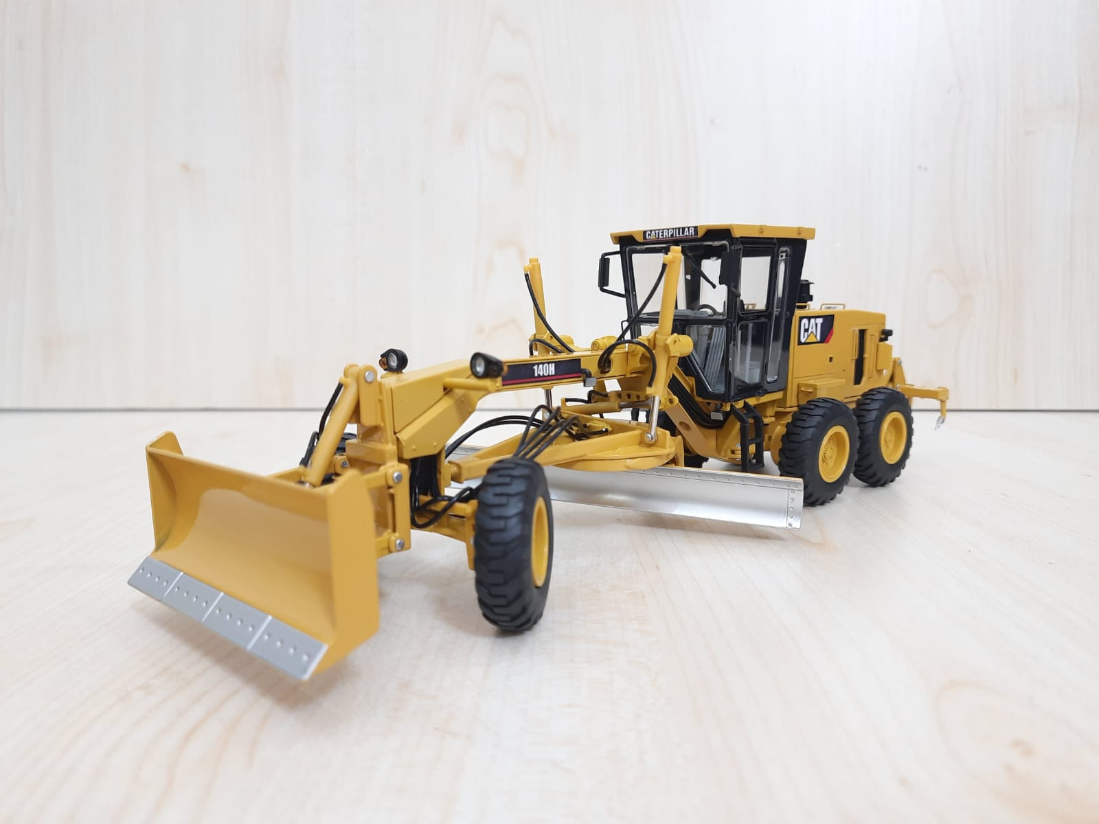 1/35 "CAT 140H LOGOLU" GREYDER MAKETİ