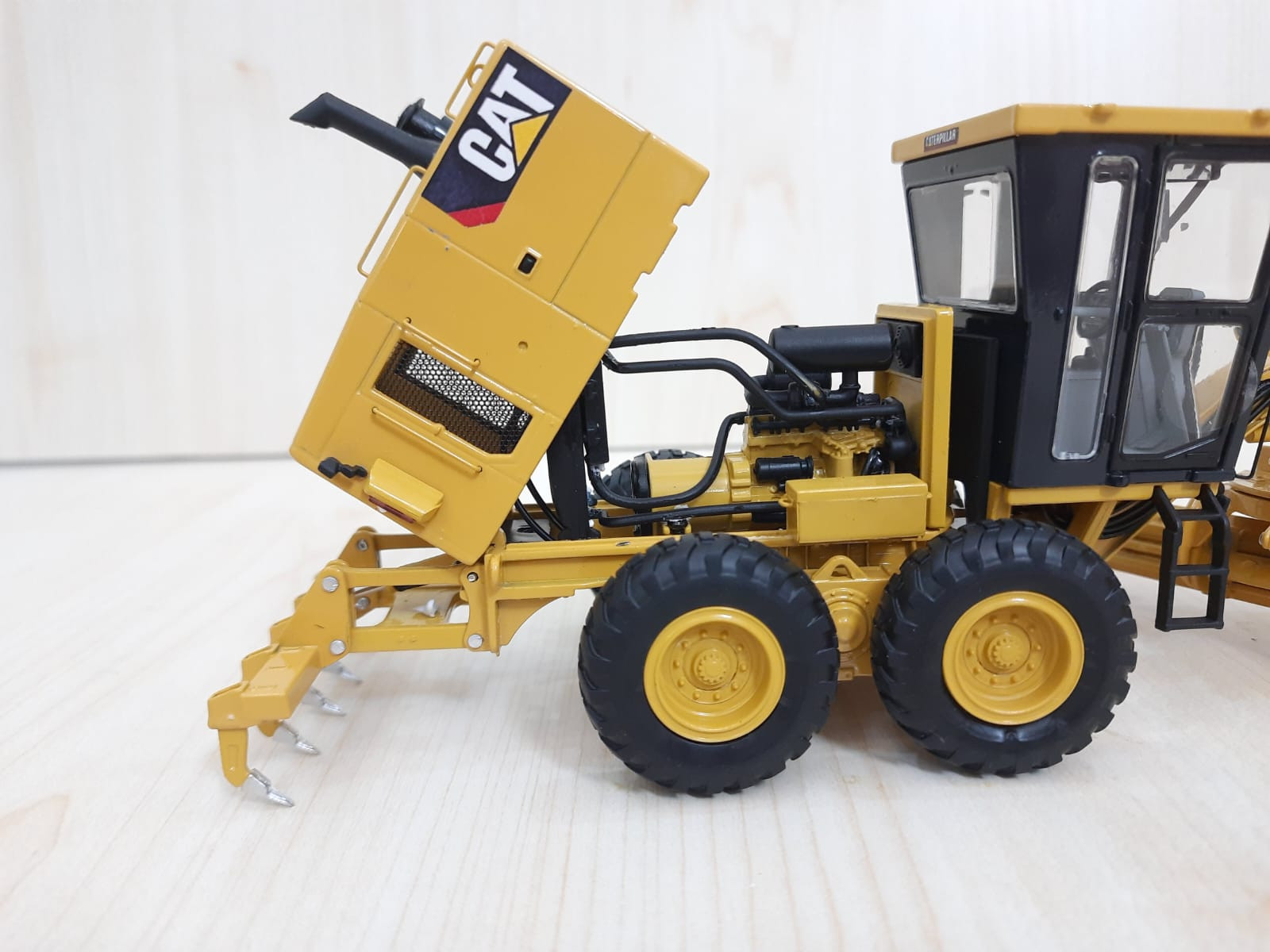 1/35 "CAT 140H LOGOLU" GREYDER MAKETİ