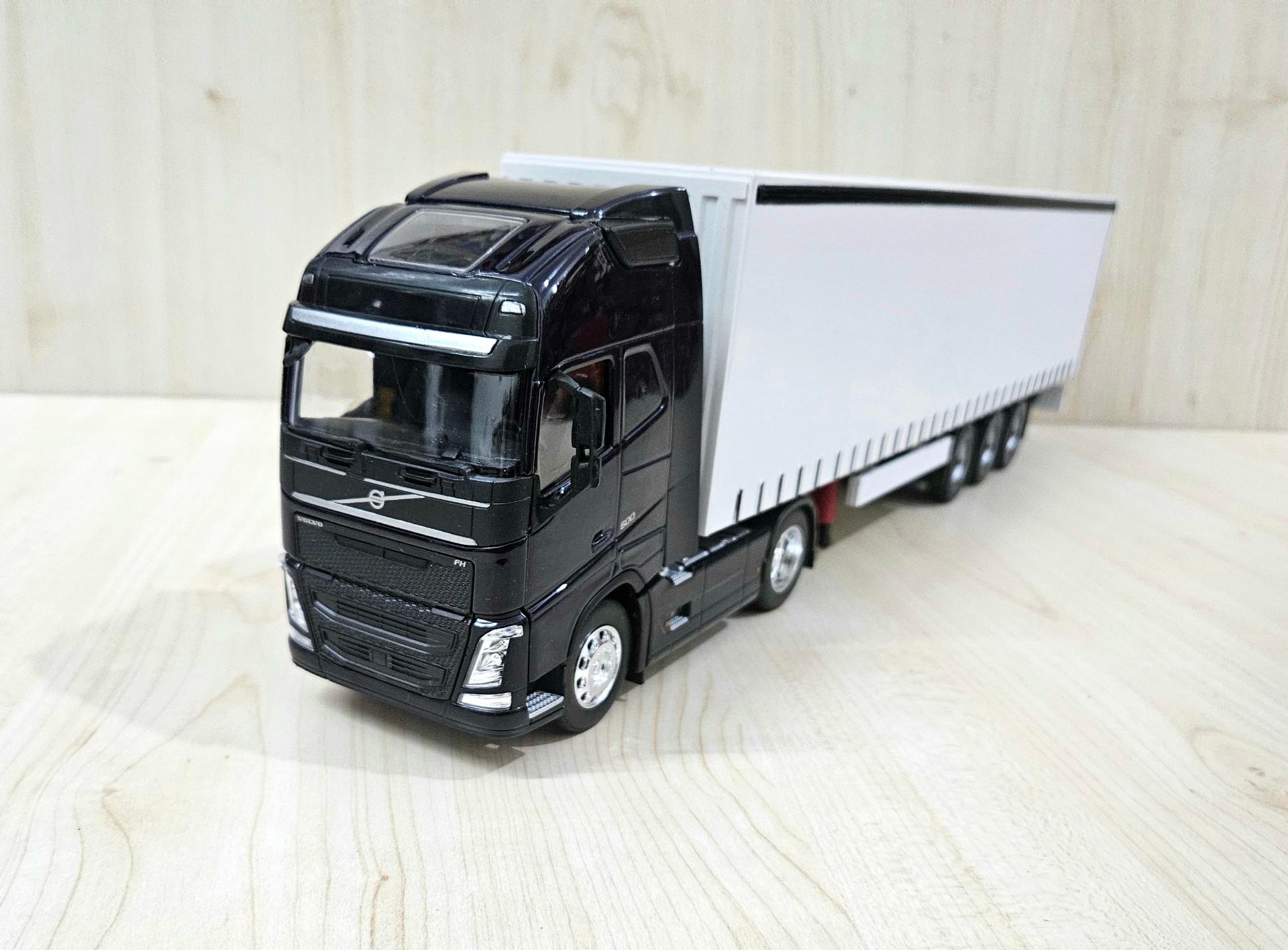 1/32 WELLY Lacivert VOLVO FH4 TENTE DORSELİ TIR