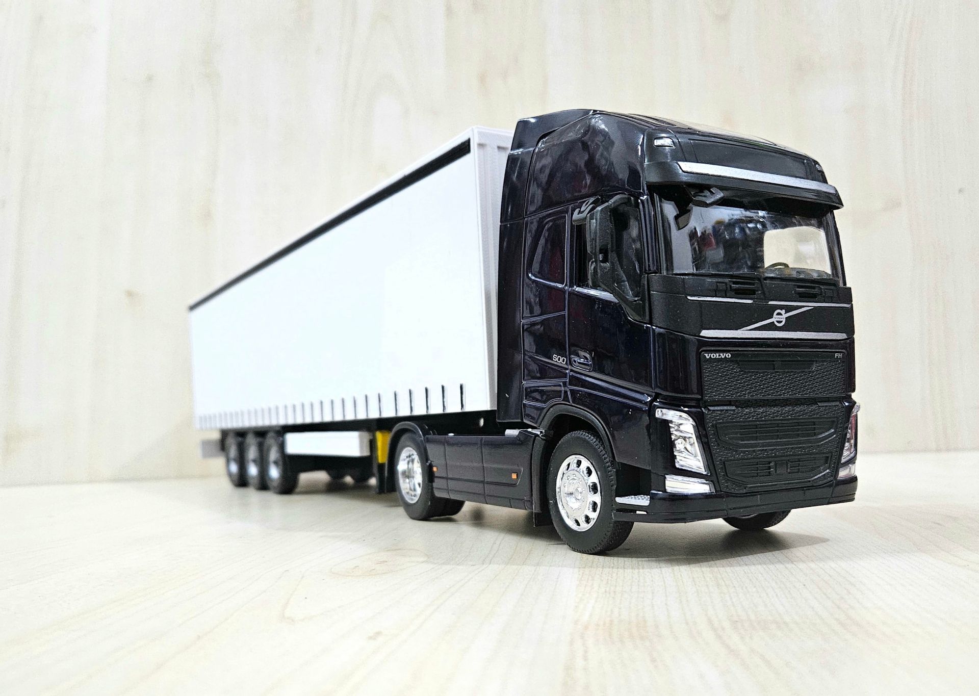 1/32 WELLY Lacivert VOLVO FH4 TENTE DORSELİ TIR